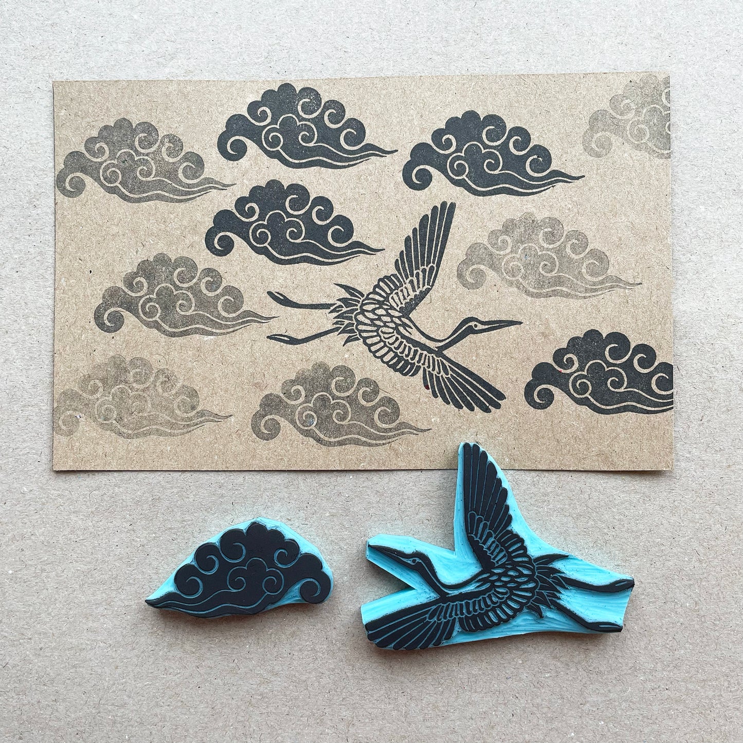 Sello para estampar de una grulla y una nube estilo Japonés